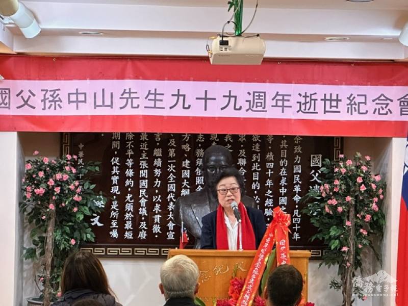 中國國民黨中央評議委員于愛珍向與會者闡述國父思想