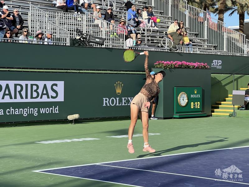 謝淑薇發球英姿