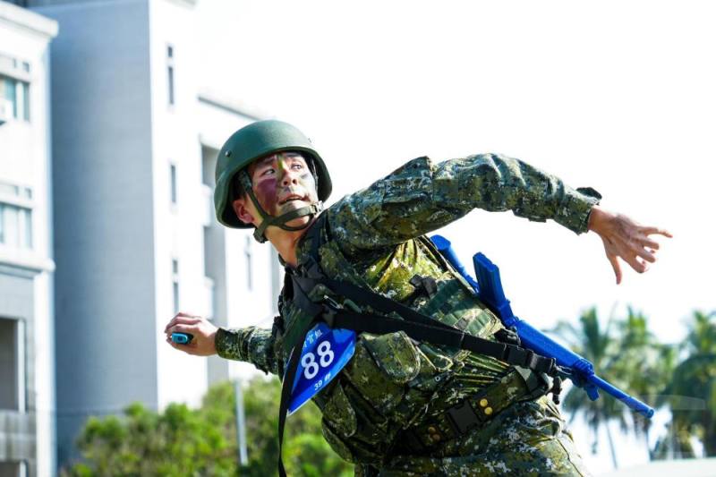 此次鑑測運用「以測驗訓」方式驗證官兵戰技訓練實效。（八軍團提供）