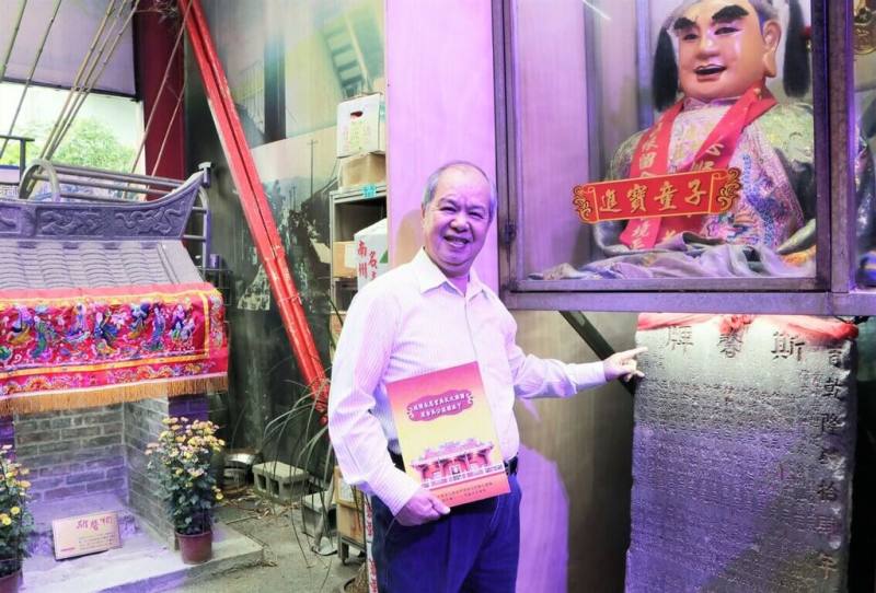 清明節將至，新北市立圖書館新店文史館29日起推出「十四張尋根」之旅，並邀民眾一起走訪「斯馨祠」，追溯自己的祖先，成功者還可獲得新台幣2000元獎金。（新北市立圖書館提供）
