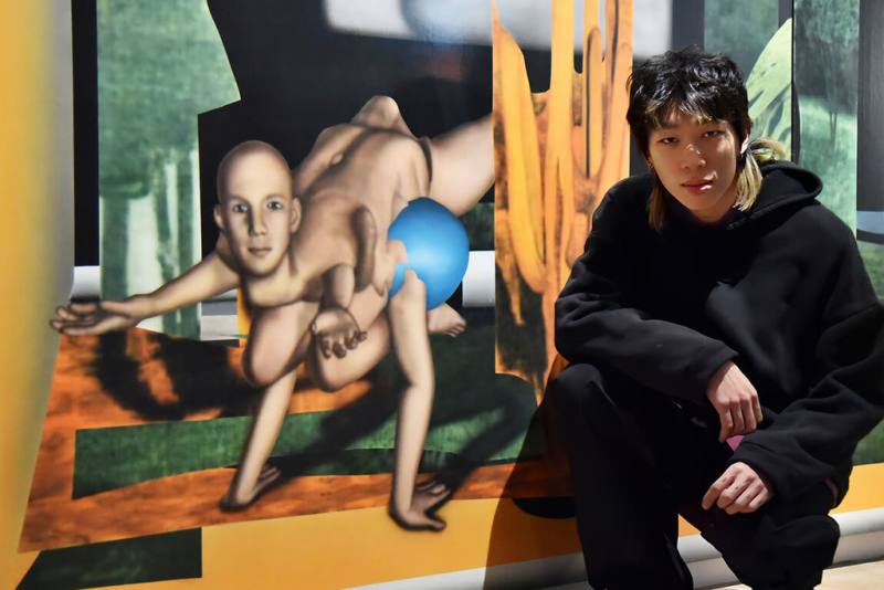 華梵大學碩士生陳岳宏在金車文藝中心舉辦「關於人的一場試鏡實驗」個展，他將建好模的3D身體檔案支解、變形、再重塑成不同的形象或狀態，透過噴筆圖層式的噴繪，重新梳理自我、檔案與環境的流變關係，並將展場打造成試鏡實驗場。（華梵提供）