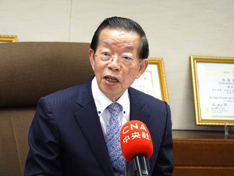 駐日代表謝長廷近來積極參與台日民間合力推動的昭和天皇櫻花返鄉活動，3月已在靜岡、山梨縣神社植櫻，近日將赴京都植櫻。他今天對駐日台媒表示，這也是他的「地方影響中央」大策略。