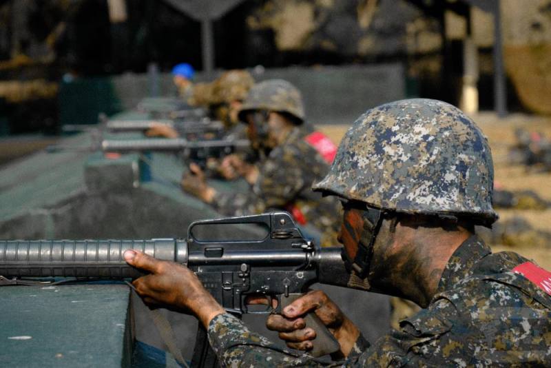 模擬真實戰場環境，磨練役男戰鬥能力。（陸軍第八軍團提供）
