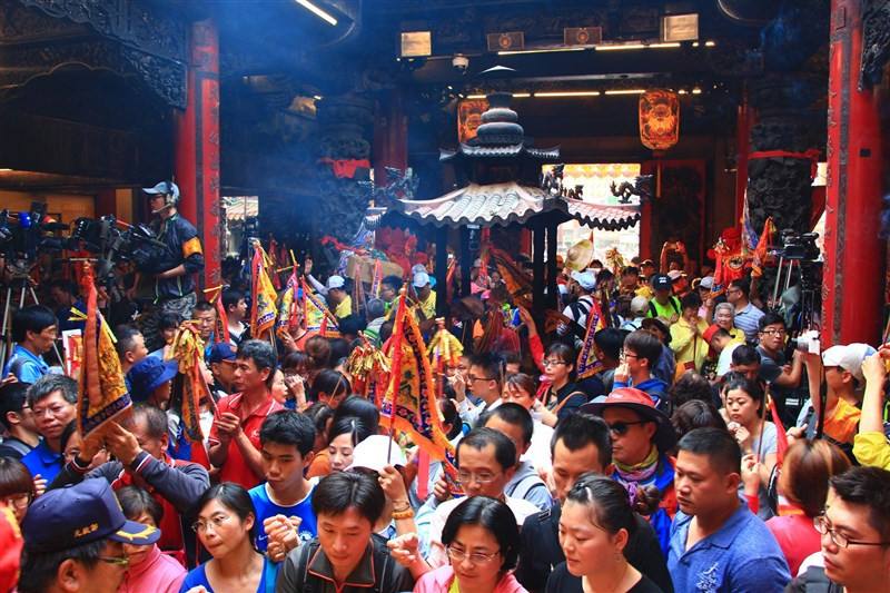 Pilgrims gather at Jenn Lann Temple for the Dajia Mazu Pilgrimage in 2019. CNA photo