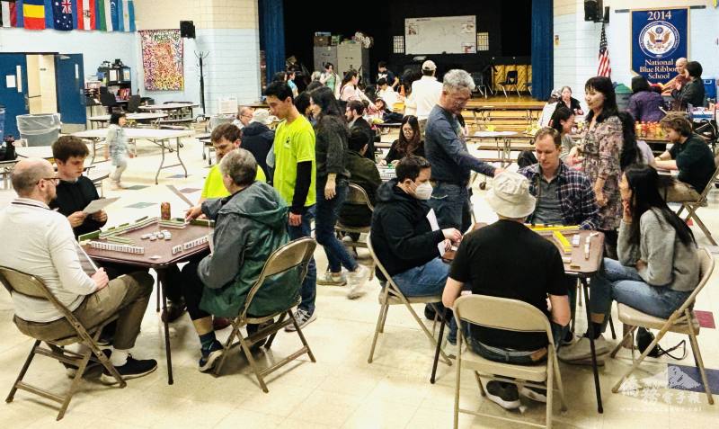 學生踴躍參與麻將文化導覽課程