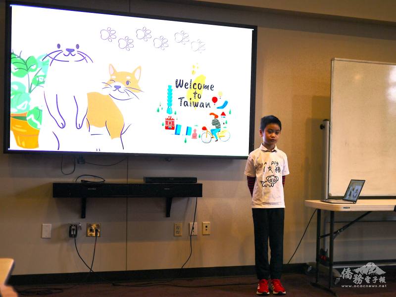 四年級的劉有樂第一次挑戰多媒體的表演競賽，他的題目是「我所懷念的臺灣…」