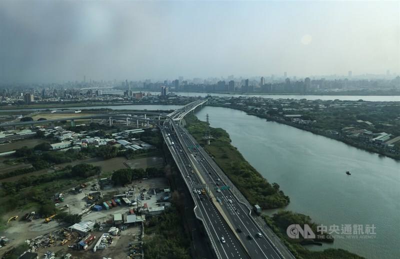 Smoggy Taipei. CNA photo March 17, 2024