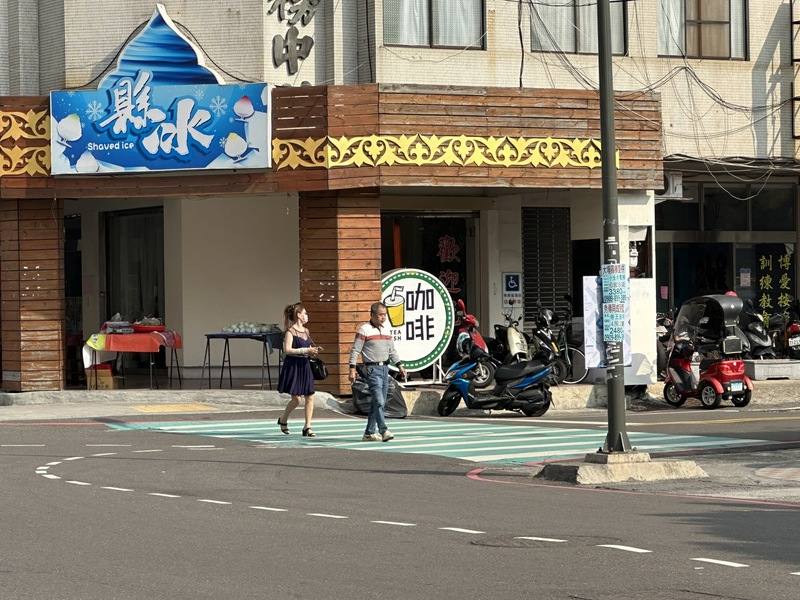 彰化縣自107年起大幅改造縣內人行環境，112年劃設124處行穿線退縮，會逐步檢討研擬改善措施，讓行人安全更加提升。圖為彰化市南郭路一段與博愛街路口。