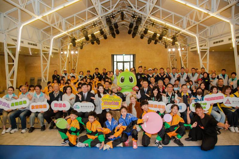 新竹市政府21日舉辦記者會表示，2024新竹市兒童遊藝節4月4日起登場，新竹公園將變身成泡泡樂園，還有馬戲團等演出，歡迎民眾參加。（新竹市政府提供）