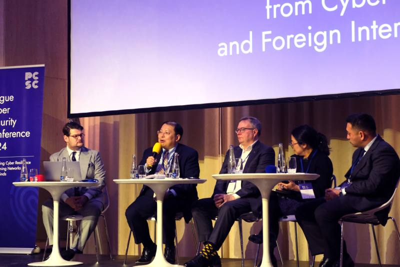 Deputy Minister Herming Chiueh attended the Prague Cyber Security Conference, sharing our country's experience in communication resilience response