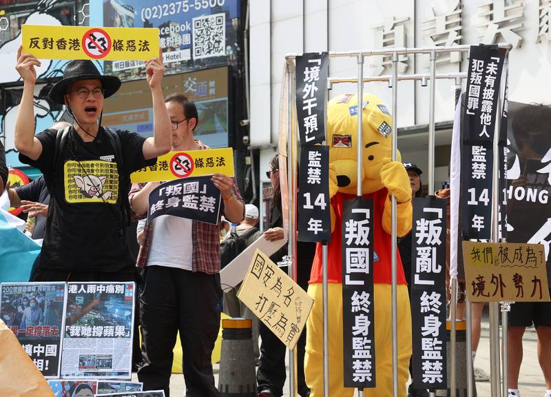 香港立法會通過維護國家安全條例草案（即基本法第23條），在台港人團體23日下午在台北發起街站行動，高喊口號，反對香港「基本法」第23條立法。