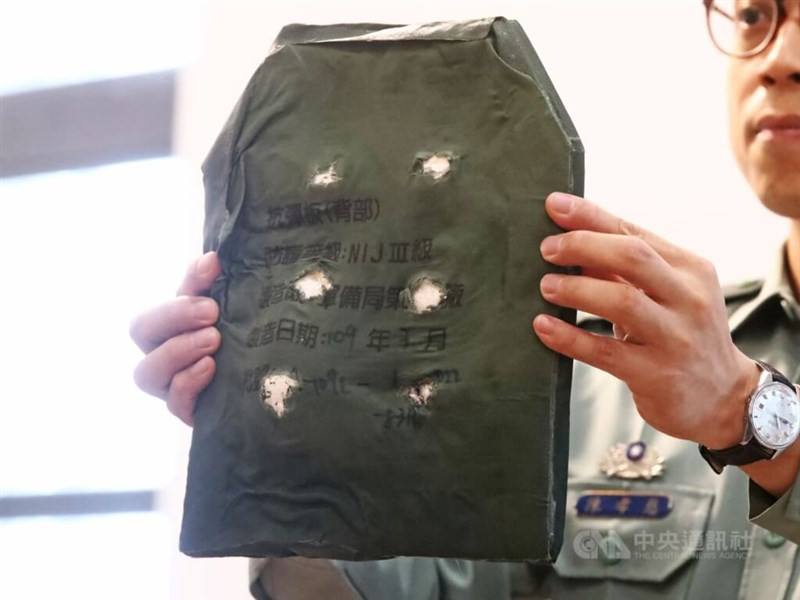 A military officer displays a ballistic plate currently used by the armed forces. CNA photo
