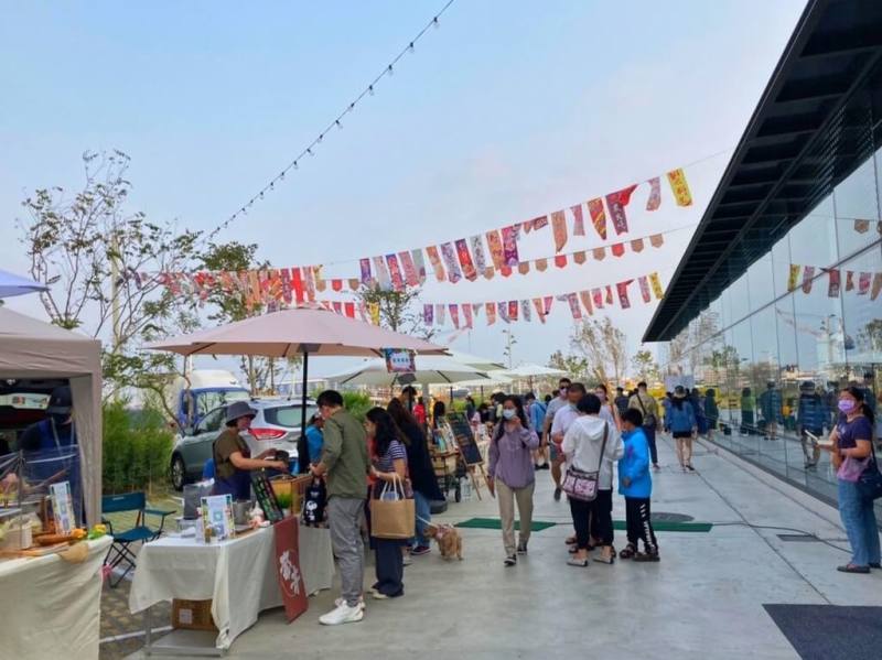 高雄鼓山魚市場2024年推出「鱻在不一漾」海味市集，首場於30日、31日登場，將有平價水產、海鮮美食及限時特賣活動，邀請民眾前來共襄盛舉。（高雄市海洋局提供）