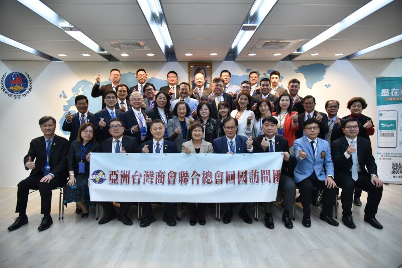 亞洲臺灣商會聯合總會訪問團於僑委會合照