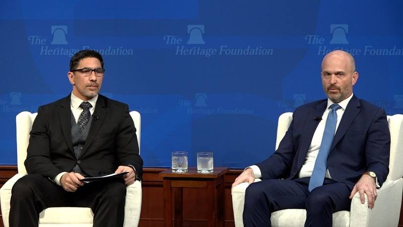 美國傳統基金會會長羅凱文（右）28日在座談會指出，英國、以色列、日本、台灣若受攻擊，隔天會立即影響美國民眾生活。