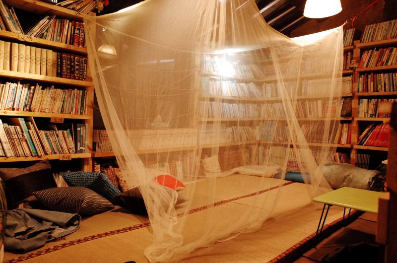 全台20家「有機書店」，有超過一半的有機書店提供夜宿服務，價錢也相當符合背包客的期待。(盧文鈞提供)