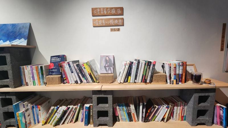 「有機書店」最基本核心價值就是要能提供書籍交換，或20元小額換書，讓書不斷被交換與閱讀。(江昭倫 攝)