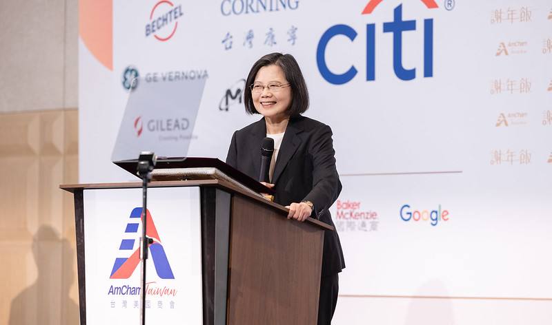總統出席「台灣美國商會2024年謝年飯晚宴」，並致詞