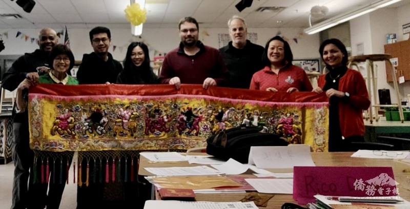 華府臺灣學校TCML學員和八仙彩刺繡合照