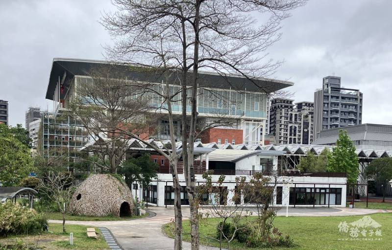 A view of the The Taipei City Hakka Cultural Park’s Main Building, as seen from inside the Park.