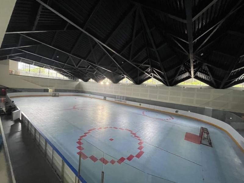 新北中和國民運動中心4日將重新開幕，設置直排輪曲棍球場，全館4日至10日試營運免費。（新北市體育局提供）