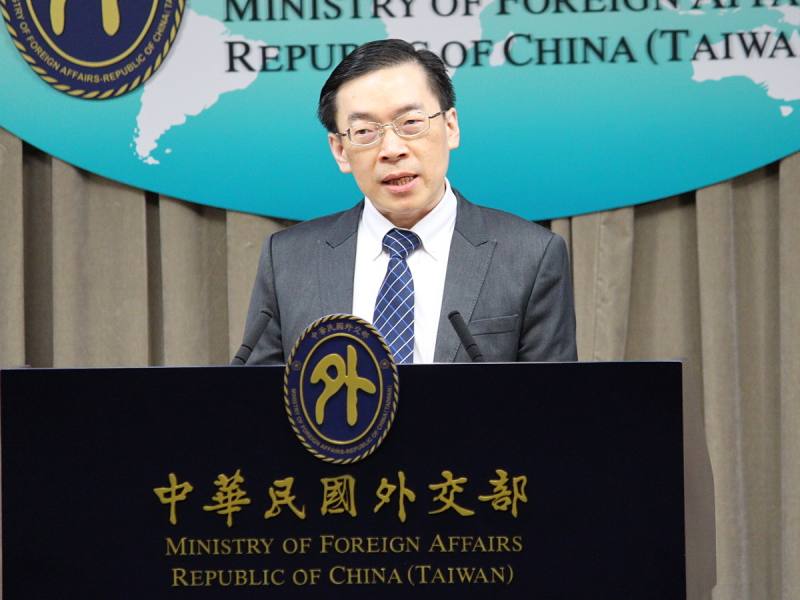 外交部台日關係協會祕書長范振國2日呼籲民眾，前往日本時應暫時避免購買或食用紅麴相關製品