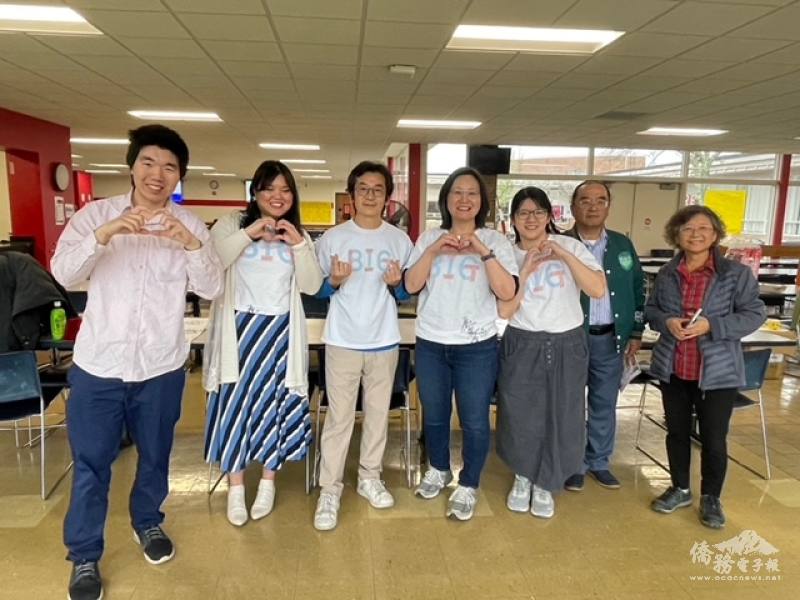 同鄉會幹部和魏德聖合照