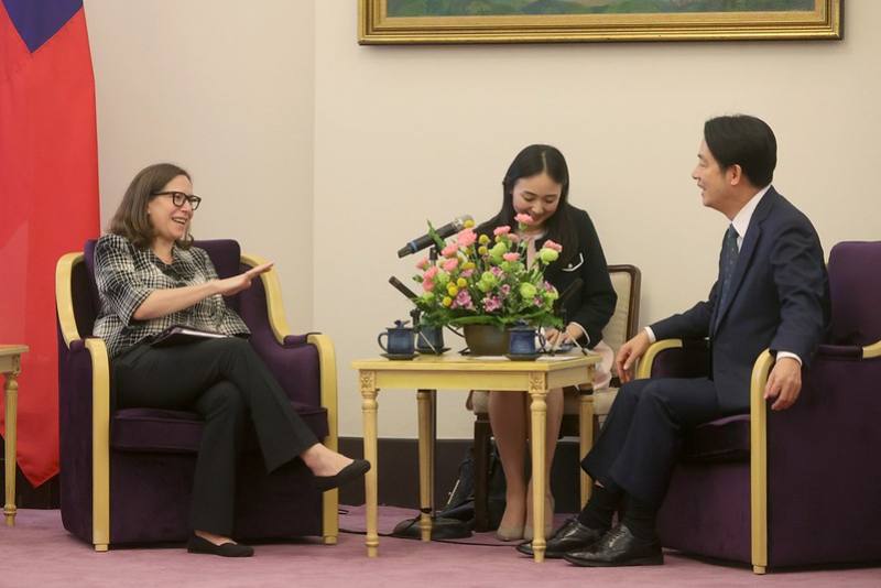 賴清德副總統1日下午接見美國在台協會（AIT）主席羅森柏格（Laura Rosenberger）