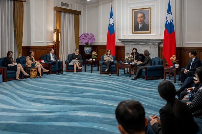 President Tsai meets American Institute in Taiwan Chairperson Laura ...