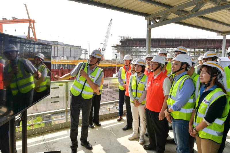 陳建仁聽取簡報