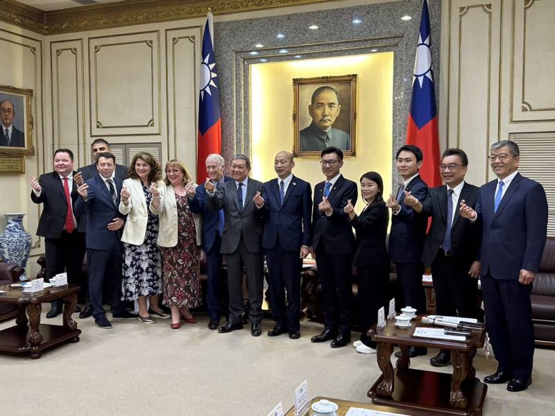 立法院長韓國瑜在立法院接見「英國工黨國會議員訪團」