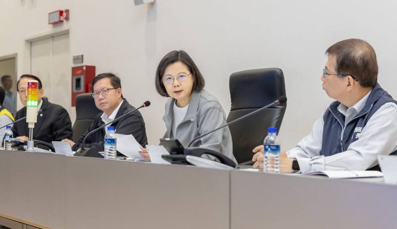 總統視察「臺鐵、高鐵及公路0403地震影響及搶修疏運情形」並致詞