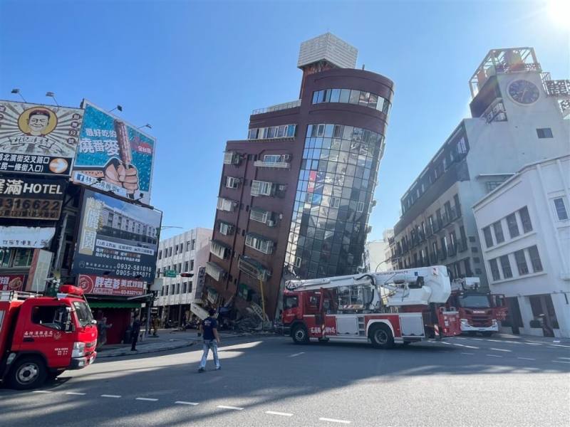 花蓮縣3日上午發生芮氏規模7.2地震，造成花蓮天王星大樓傾斜