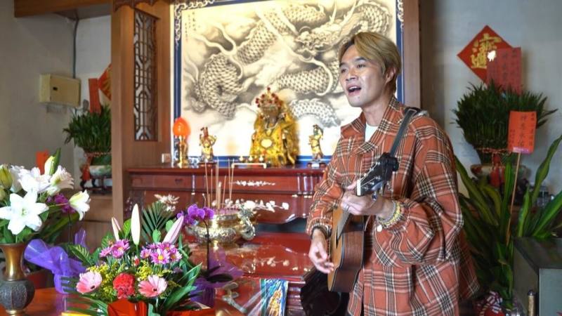歌手柯大堡長期發揚台灣民俗文化，曾主持行腳節目「寶島神很大」摘下金鐘獎，他也將走訪各地的經驗創作成歌曲。（文化相放伴提供）