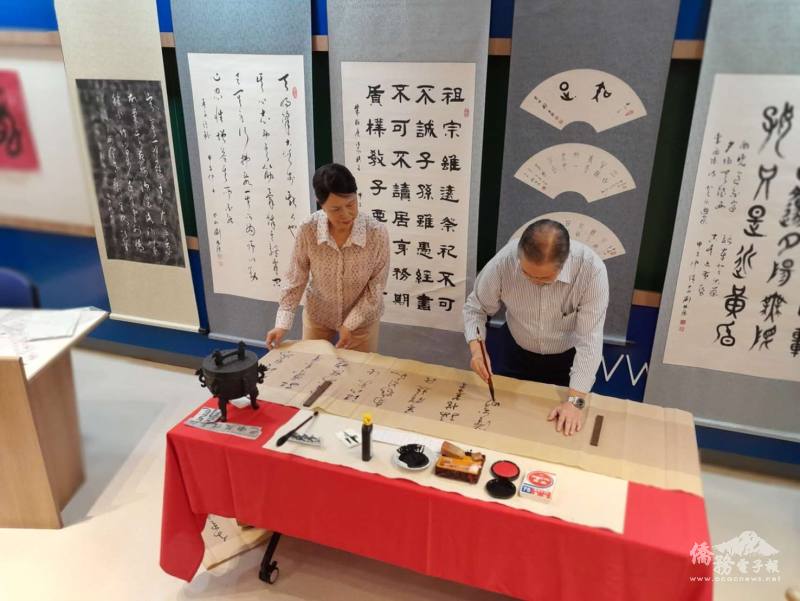 劉樹德伉儷共同揮毫