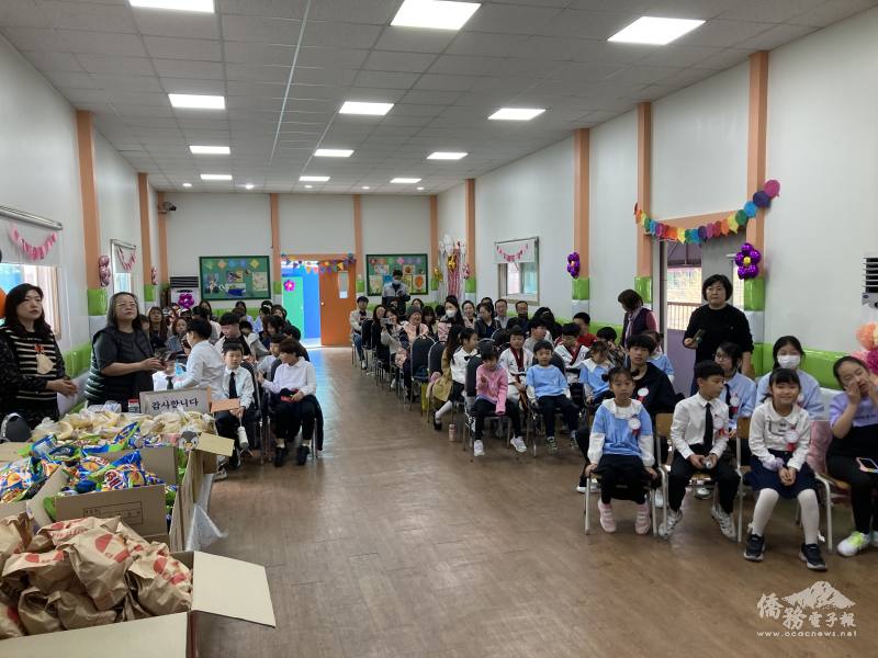 永登浦華僑小學家長與學生共同慶祝兒童節
