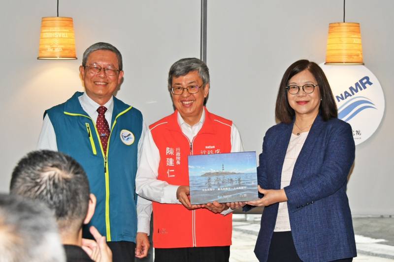 行政院長陳建仁視察「海洋委員會大武崙浮標站及無人機即時影像海域安全系統」