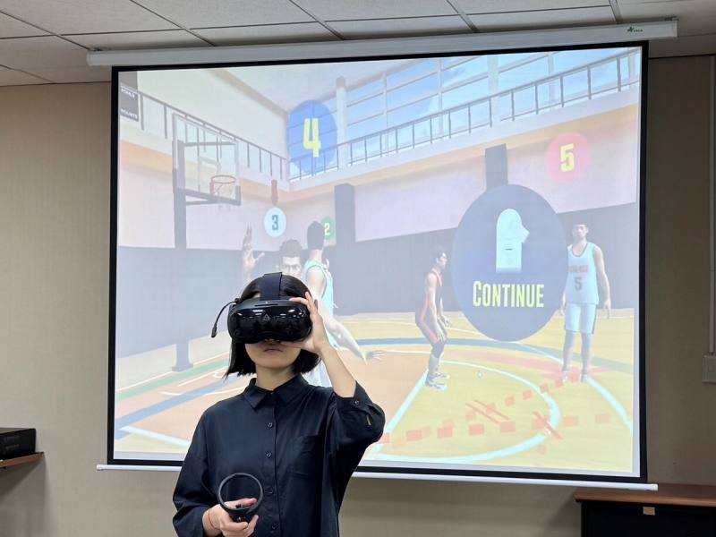 國立清華大學資訊工程系教授胡敏君團隊開發「AI運動影像分析與VR沉浸式訓練平台」。(國科會提供)
