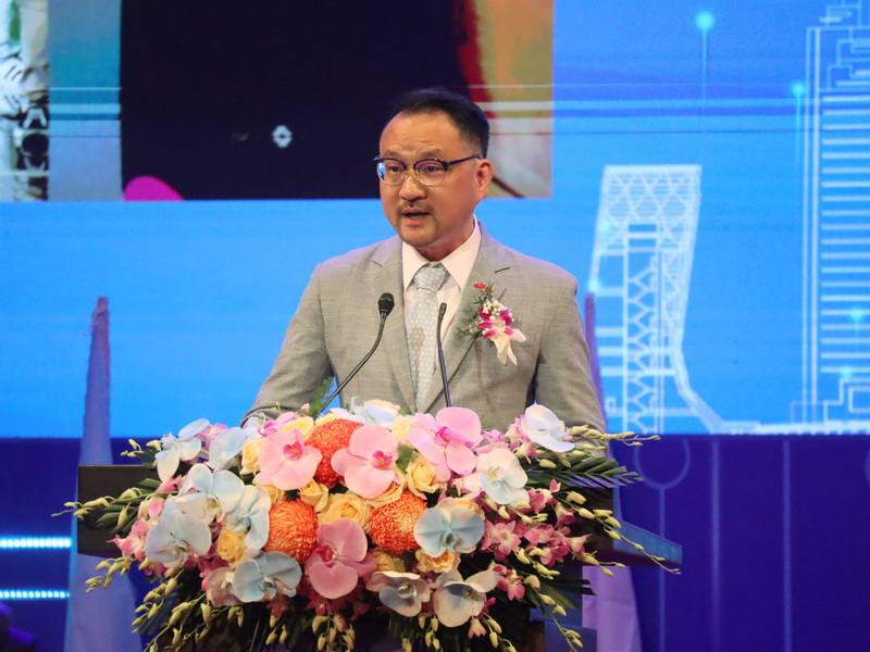 中華民國僑務委員會副委員長阮昭雄9日出席世總在越南首都河內市的開幕典禮。他表示，僑委會將協助串聯技術、人才、資金等，連結台灣與台商共同發展。