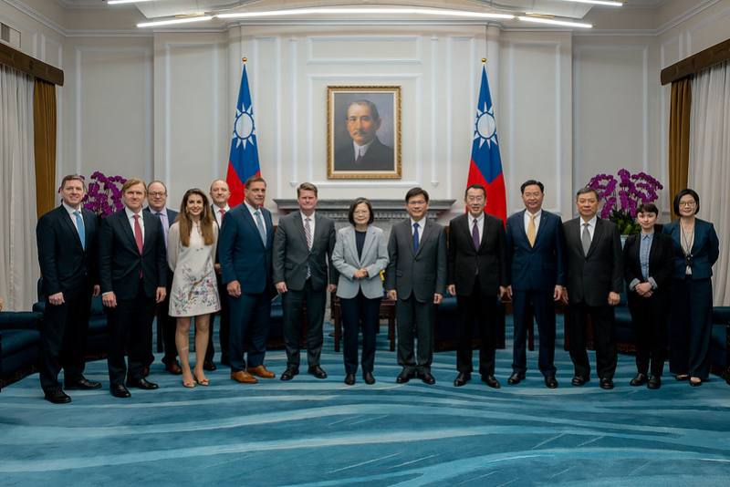 總統與「美國智庫2049計畫研究所」訪問團合影