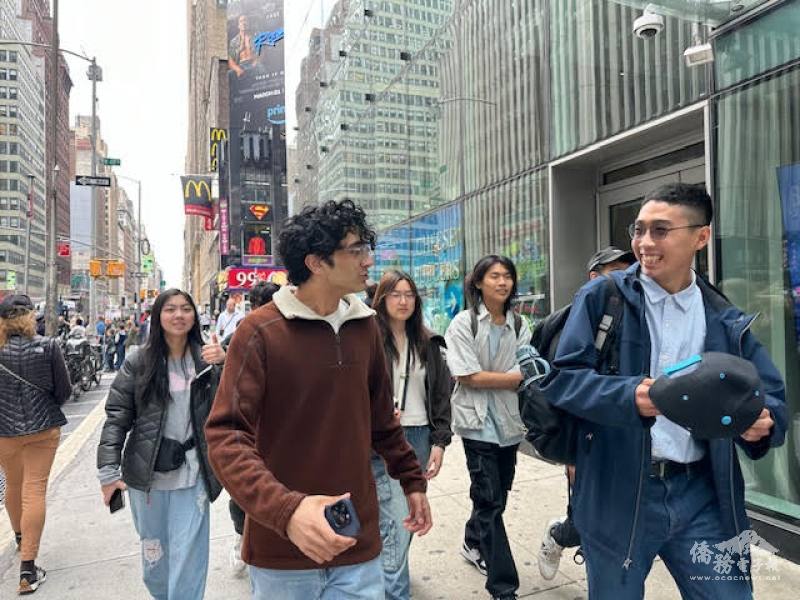 JFK高中與高雄中學的學生一同探索曼哈頓