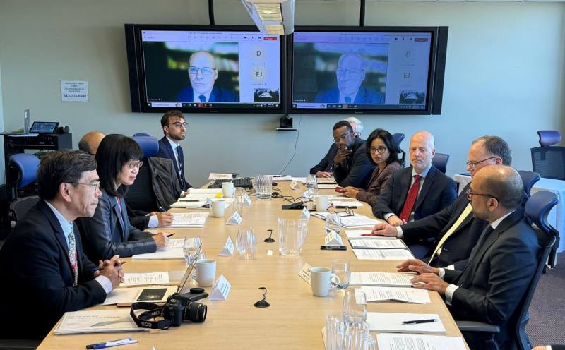 國科會與加拿大創新科學暨經濟發展部（ISED）於4月15日簽署「臺加科學技術及創新合作協議」後舉行首次臺加雙邊科技諮議會議(左2為國科會副主委陳儀莊)