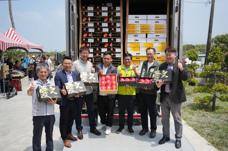 屏東縣枋寮鄉朋泉生產合作社新建冷鏈集貨包裝加工廠啟用，首批16日裝櫃將外銷至香港