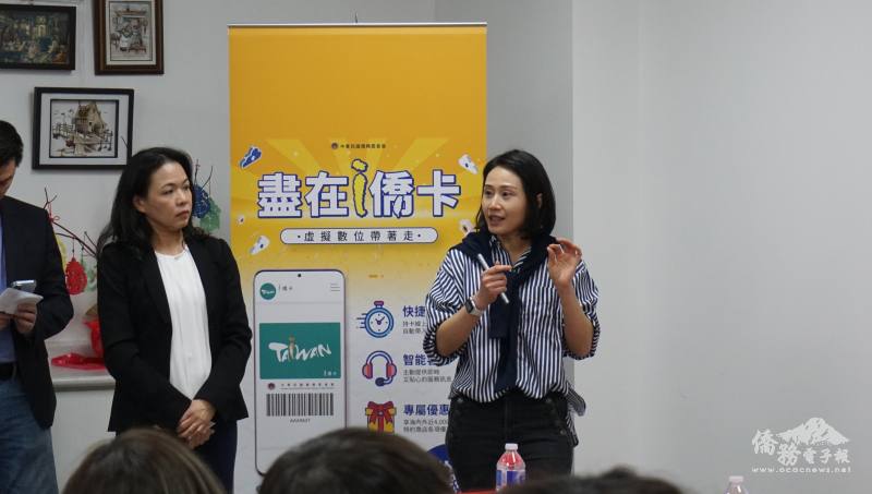 諮詢導師江品儀（左）和蕭凱瀛（右）簡報說明FASCA多倫多分會2024年下半年籌辦活動內容及規劃