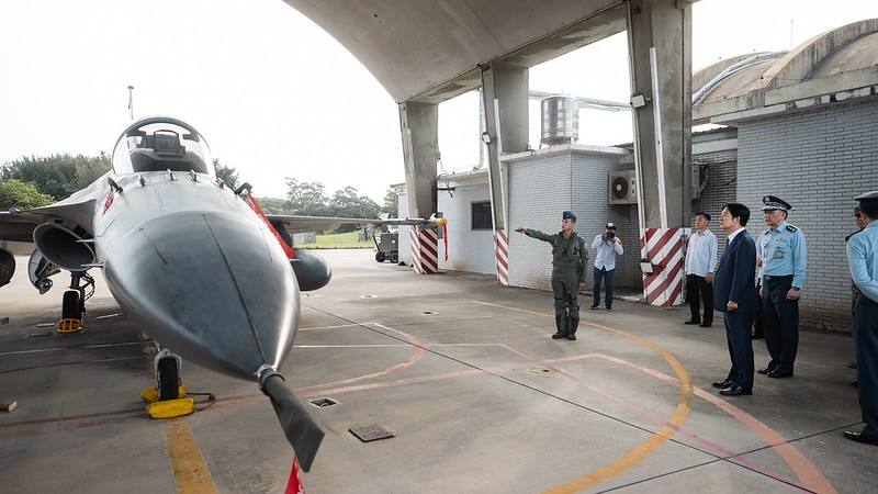 賴清德副總統16日下午前往臺中訪視「空軍防空暨飛彈指揮部所屬部隊」及「空軍第三戰術戰鬥機聯隊」