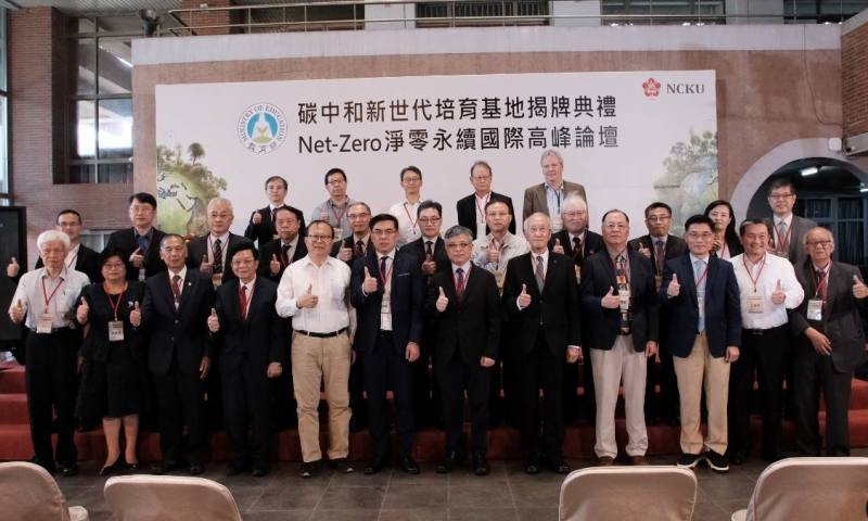 劉孟奇政務次長與台灣氣候聯盟彭啟明秘書長等產官學代表合影