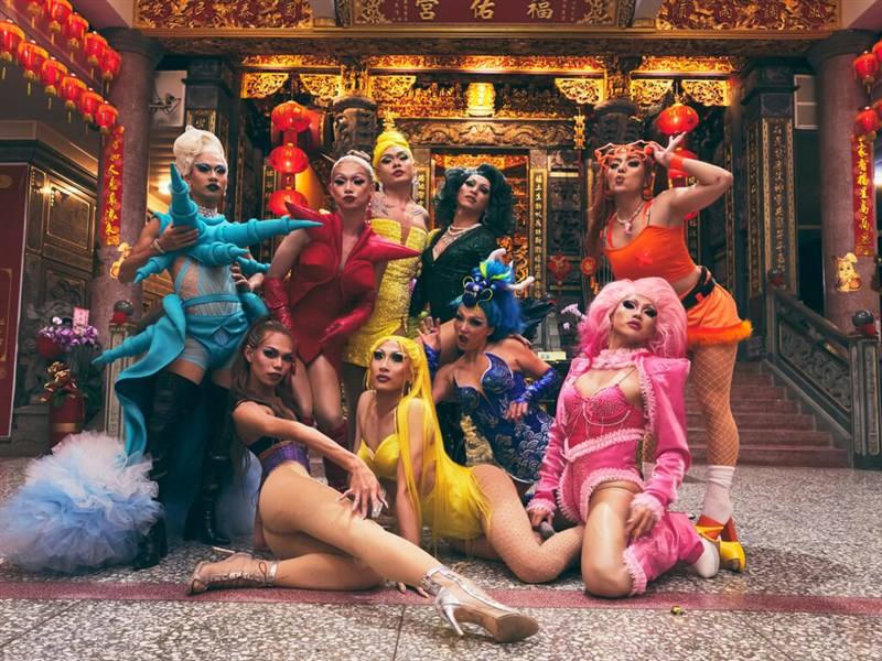 Nymphia Wind (front, in yellow costume). Photo courtesy of Nymphia Wind