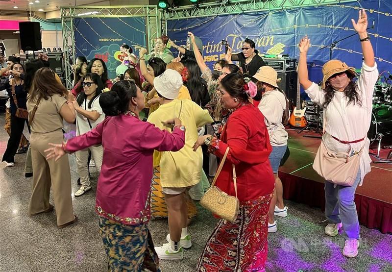 Some of the 200 participants take the stage to dance when the vibrant Indonesian music kicks in during the Kartini Taiwan Music Festival in Taipei on Sunday. CNA photo April 21, 2024.