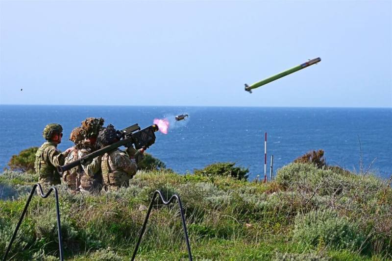 圖為正在發射FIM-92防空飛彈的美軍士兵。（圖取自twitter.com/USArmy）
