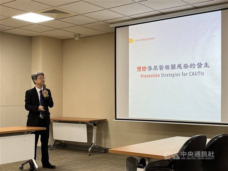 Chiu Hao-chieh, a professor at the Department of Clinical Laboratory Sciences and Medical Biotechnology at National Taiwan University, presents the results of his research on "ERAfilm" at a press conference in Taipei on Monday. CNA photo April 22, 2024.